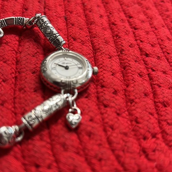 Dressy Brighton watch bracelet with heart charm. Excellent catch - Picture 5 of 5